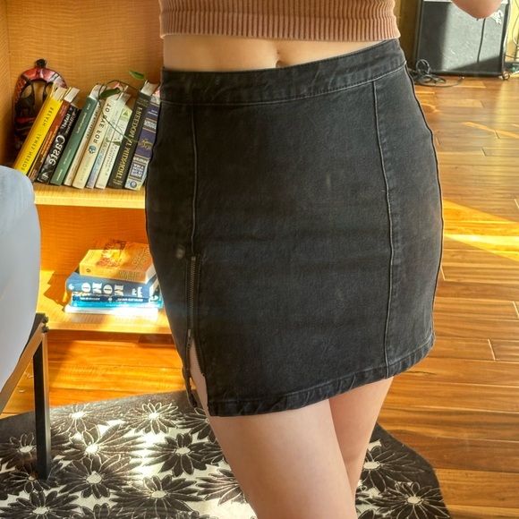 Free People We the Free Black Denim Mini skirt with Zipper - Picture 2 of 5